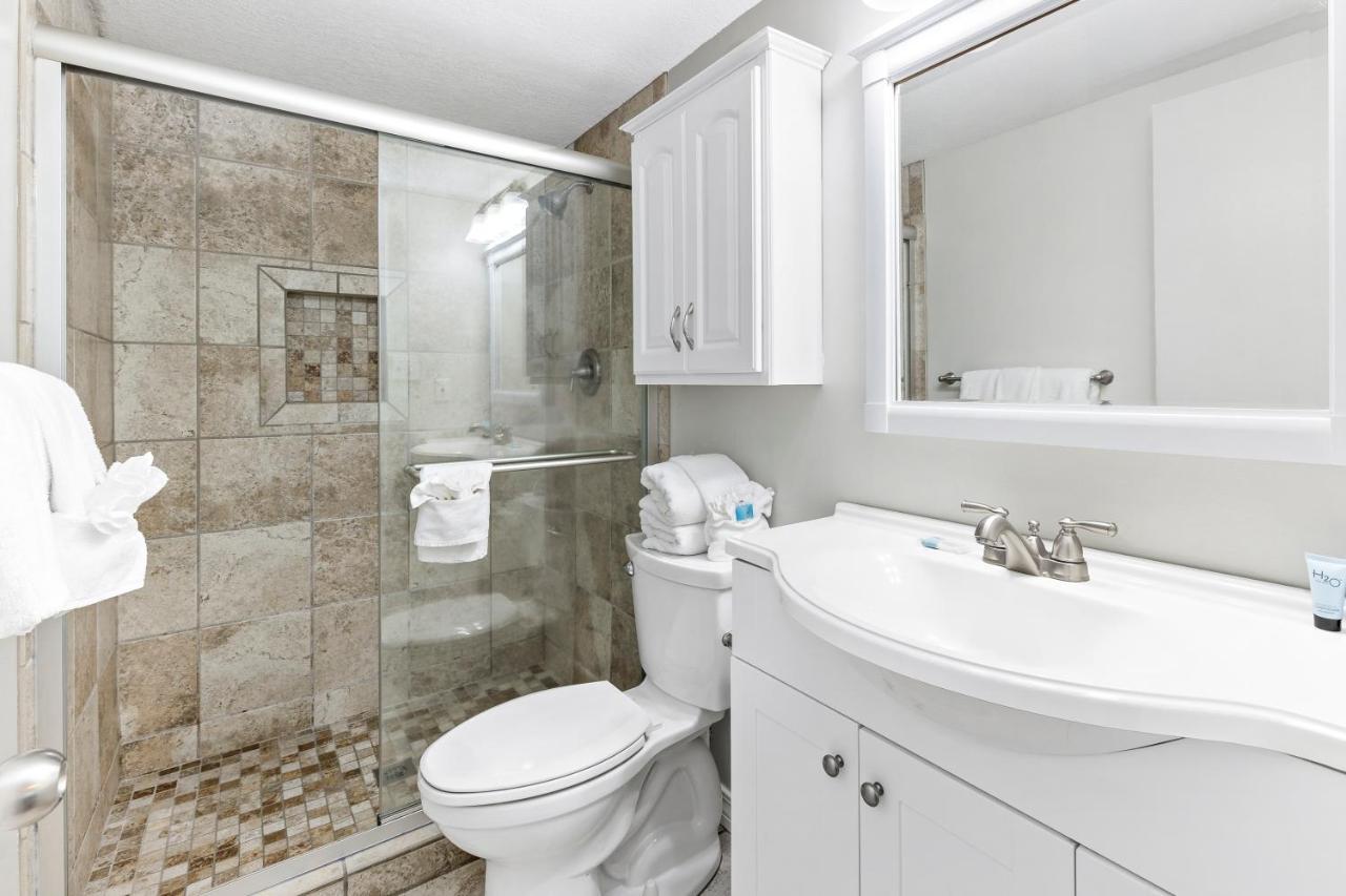 Harbor Place 206 *
